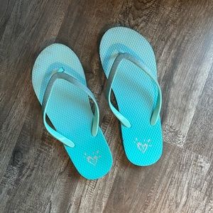 Justice sparkly flip flops size 6/7
